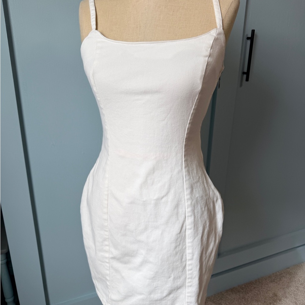 Divided Off-White Sleeveless Blouse